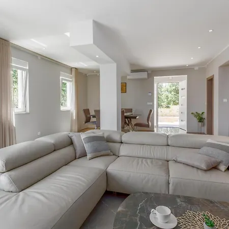 Ferienhaus Awesome In With Kitchen Barbariga