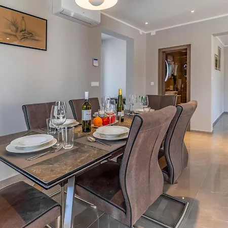 Awesome In With Kitchen Holiday home