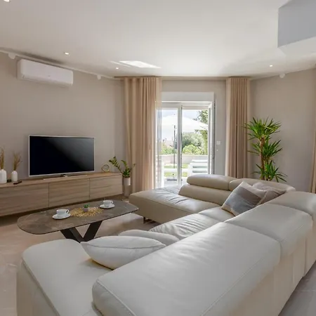 Awesome In With Kitchen Holiday home