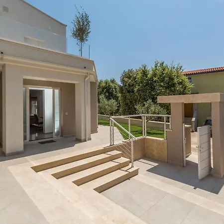 Awesome In With Kitchen Holiday home *