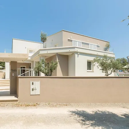 Awesome In With Kitchen Holiday home