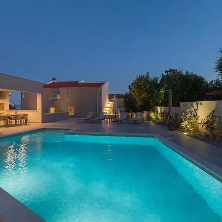 Awesome In With Kitchen Holiday home